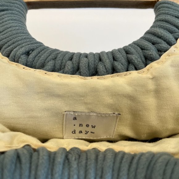 A New Day Blue Crochet / Wood Handles /Small Bucket Handbag- NWOT - Picture 5 of 6